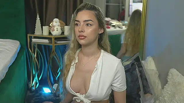 Snapshot of ScarletColes chatting on 01-10-25, 10:36 ScarletColes online show from 01-10-25, 10:36