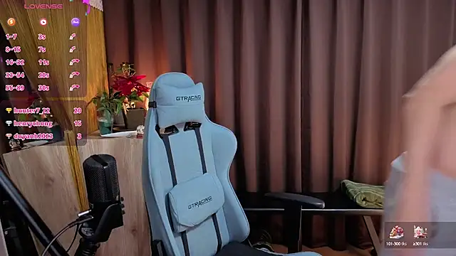 Snapshot of HARU-outdoor-x chatting on 12-25-24, 02:23 HARU-outdoor-x online show from 12-25-24, 02:23