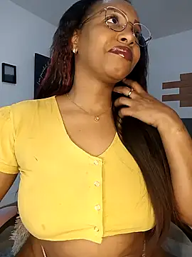 Snapshot of kitty__blackgl chatting on 02-05-25, 11:23 kitty blackgl online show from 02-05-25, 11:23