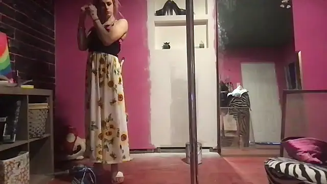 Snapshot of watermellonpussy chatting on 12-22-24, 01:44 watermellonpussy online show from 12-22-24, 01:44