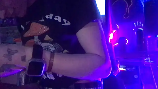 Snapshot of watermellonpussy chatting on 12-25-24, 11:00 watermellonpussy online show from 12-25-24, 11:00