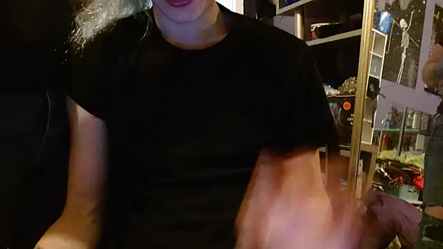 Snapshot of watermellonpussy chatting on 11-26-25, 04:13 watermellonpussy online show from 11-26-25, 04:13