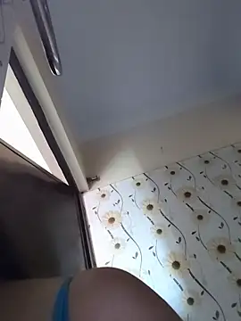 Snapshot of SimaRoy- chatting on 09-18-25, 01:18 SimaRoy- online show from 09-18-25, 01:18