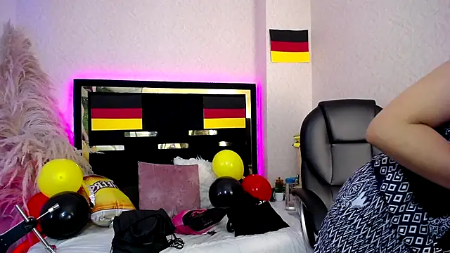 Moon Water   online show from 10-02-25, 11:50