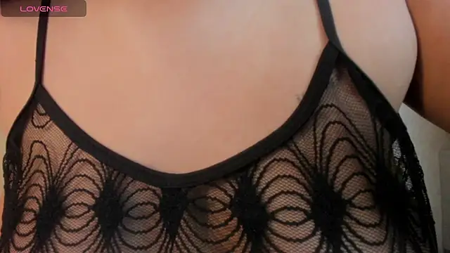 Snapshot of LARSONMIA chatting on 01-13-25, 12:24 LARSONMIA online show from 01-13-25, 12:24