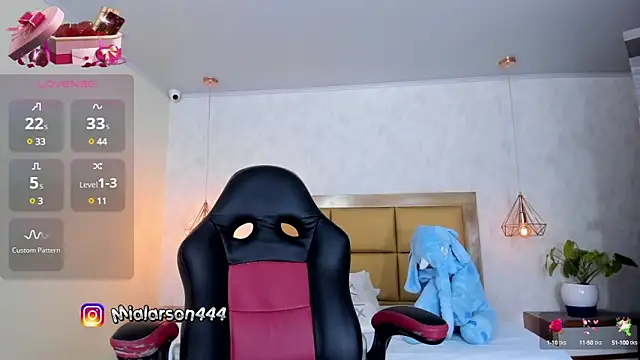 Snapshot of LARSONMIA chatting on 03-01-25, 11:50 LARSONMIA online show from 03-01-25, 11:50