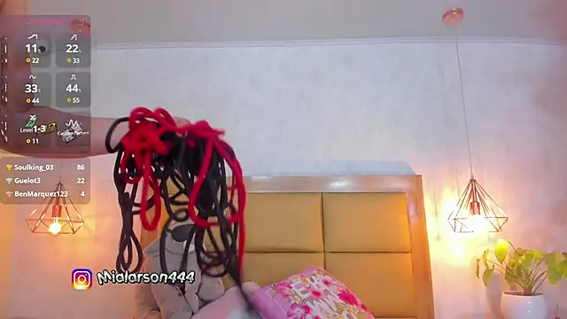 Snapshot of LARSONMIA chatting on 03-14-25, 06:18 LARSONMIA online show from 03-14-25, 06:18