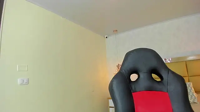 Snapshot of LARSONMIA chatting on 09-11-25, 12:16 LARSONMIA online show from 09-11-25, 12:16