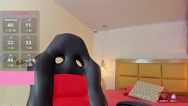 Snapshot of LARSONMIA chatting on 09-17-25, 12:18 LARSONMIA online show from 09-17-25, 12:18