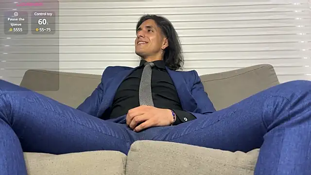 Snapshot of Tom_blunt96 chatting on 01-19-25, 09:02 Tom blunt96 online show from 01-19-25, 09:02