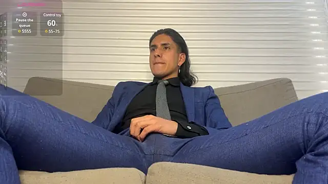 Snapshot of Tom_blunt96 chatting on 01-20-25, 05:27 Tom blunt96 online show from 01-20-25, 05:27