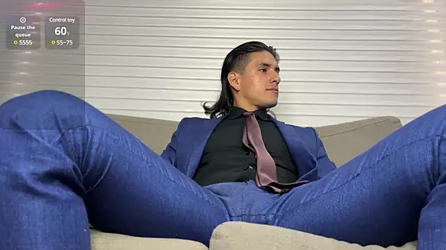 Snapshot of Tom_blunt96 chatting on 01-25-25, 02:36 Tom blunt96 online show from 01-25-25, 02:36