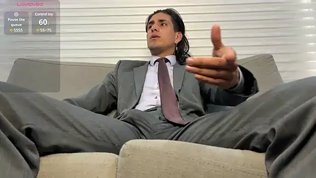 Snapshot of Tom_blunt96 chatting on 02-05-25, 07:20 Tom blunt96 online show from 02-05-25, 07:20