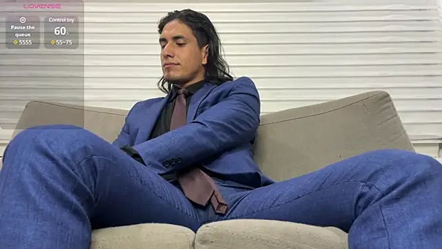 Snapshot of Tom_blunt96 chatting on 02-11-25, 02:25 Tom blunt96 online show from 02-11-25, 02:25