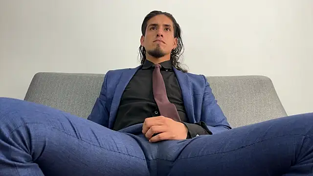 Snapshot of Tom_blunt96 chatting on 09-24-25, 06:00 Tom blunt96 online show from 09-24-25, 06:00