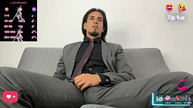 Snapshot of Tom_blunt96 chatting on 09-27-25, 09:31 Tom blunt96 online show from 09-27-25, 09:31