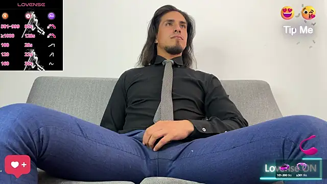 Snapshot of Tom_blunt96 chatting on 10-10-25, 06:07 Tom blunt96 online show from 10-10-25, 06:07