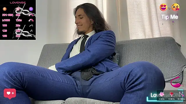 Snapshot of Tom_blunt96 chatting on 11-06-25, 07:37 Tom blunt96 online show from 11-06-25, 07:37