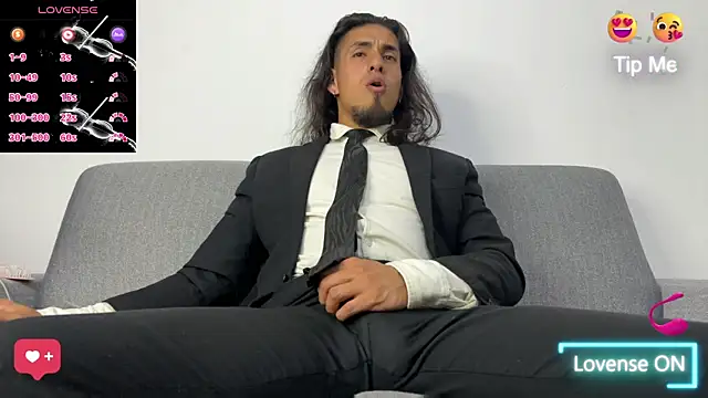 Snapshot of Tom_blunt96 chatting on 11-29-25, 04:37 Tom blunt96 online show from 11-29-25, 04:37