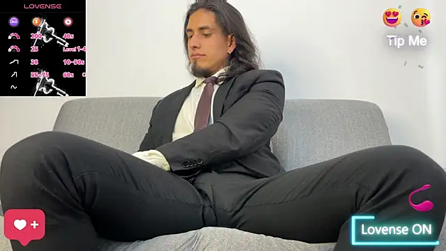 Snapshot of Tom_blunt96 chatting on 12-03-25, 05:44 Tom blunt96 online show from 12-03-25, 05:44