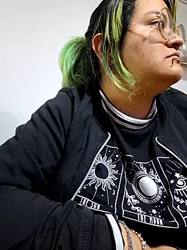 lucky-leah online show from 10-12-25, 03:27