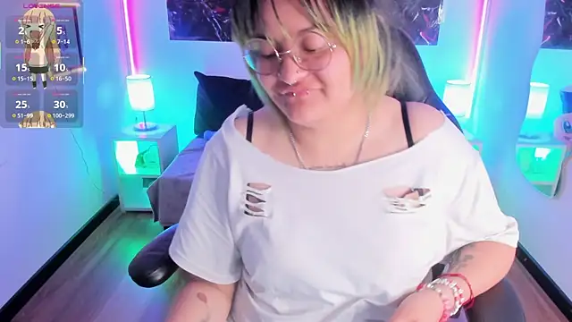 lucky-leah online show from 11-11-25, 04:45