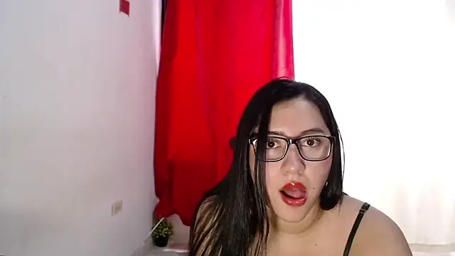 Snapshot of LuciaTomson chatting on 07-01-26, 07:13 LuciaTomson online show from 07-01-26, 07:13