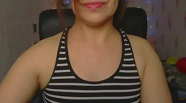 Snapshot of KittyyLaBeauty chatting on 03-04-25, 02:10 KittyyLaBeauty online show from 03-04-25, 02:10