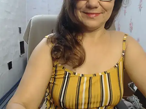 Snapshot of KittyyLaBeauty chatting on 11-26-25, 06:14 KittyyLaBeauty online show from 11-26-25, 06:14