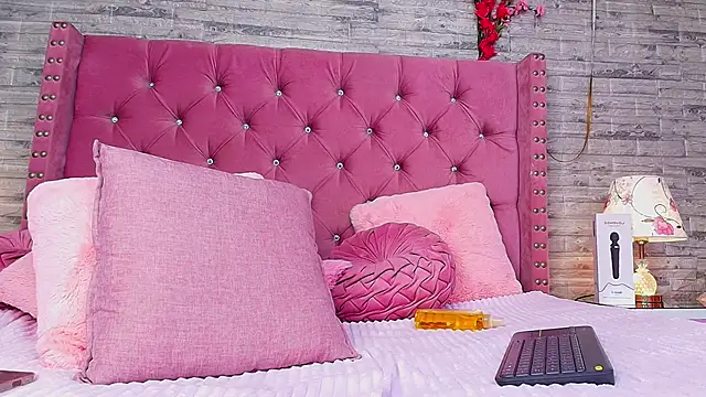 Snapshot of AuroraSim chatting on 01-26-25, 04:30 AuroraSim online show from 01-26-25, 04:30