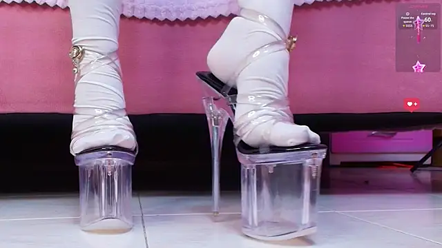 Snapshot of AuroraSim chatting on 12-15-25, 01:37 AuroraSim online show from 12-15-25, 01:37