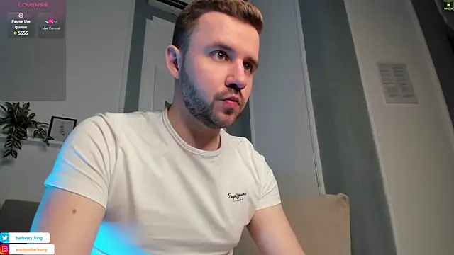 Snapshot of EnriqueBarberry chatting on 03-16-25, 06:20 EnriqueBarberry online show from 03-16-25, 06:20