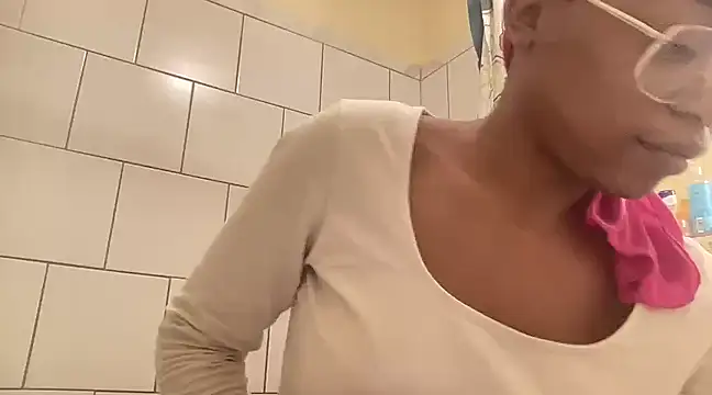 MommyConfident online show from 01-24-25, 03:43