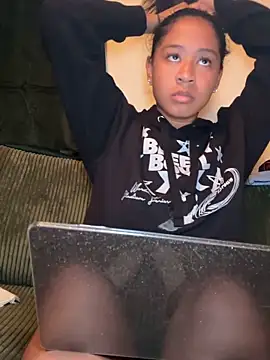 VanessaBling online show from 10-30-25, 02:57