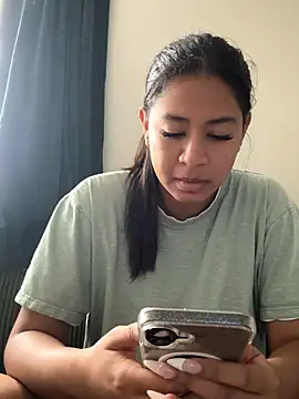 VanessaBling online show from 12-20-25, 03:52