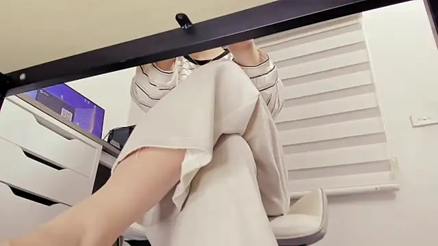 Snapshot of Alisa_Hotfeeling chatting on 12-22-25, 10:07 Alisa Hotfeeling online show from 12-22-25, 10:07