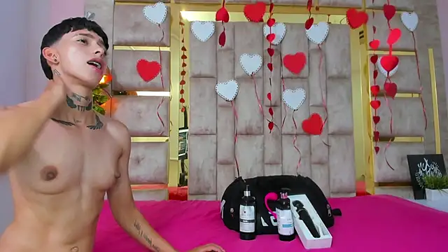 Snapshot of AmberAdams_ chatting on 02-18-25, 03:32 AmberAdams online show from 02-18-25, 03:32