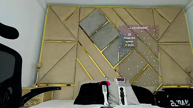 Snapshot of AmberAdams_ chatting on 09-30-25, 04:12 AmberAdams online show from 09-30-25, 04:12