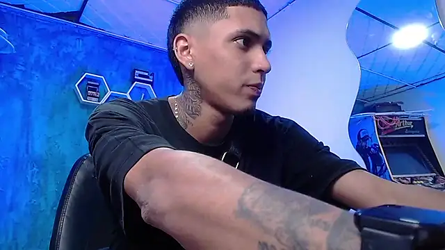 Snapshot of Liam_lee chatting on 12-07-24, 03:41 Liam lee online show from 12-07-24, 03:41