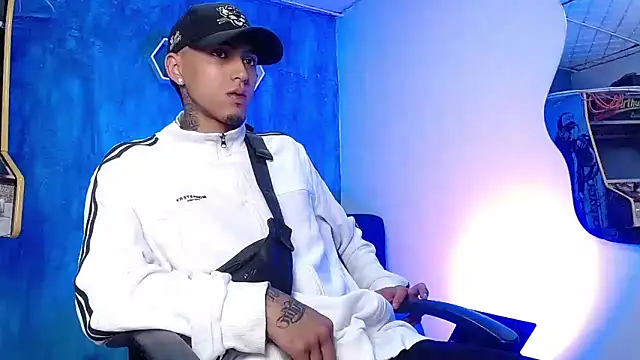 Snapshot of Liam_lee chatting on 12-26-24, 12:49 Liam lee online show from 12-26-24, 12:49