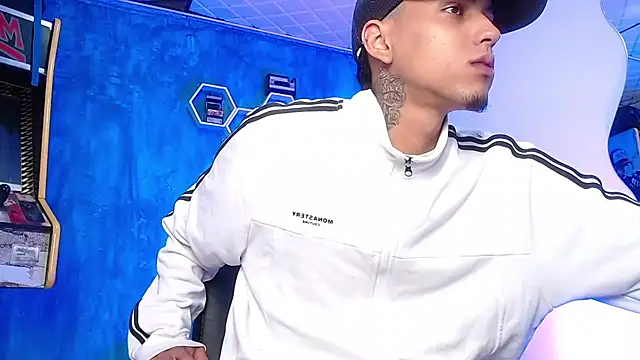 Snapshot of Liam_lee chatting on 02-13-25, 01:26 Liam lee online show from 02-13-25, 01:26