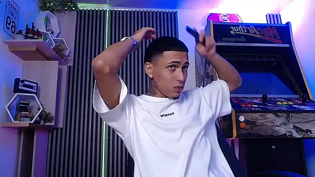 Snapshot of Liam_lee chatting on 03-04-25, 04:52 Liam lee online show from 03-04-25, 04:52