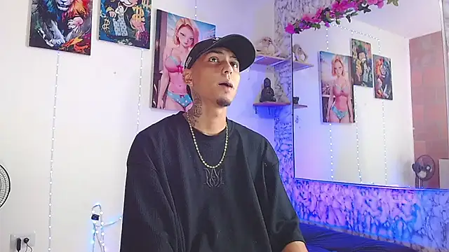 Snapshot of Liam_lee chatting on 10-16-25, 01:56 Liam lee online show from 10-16-25, 01:56