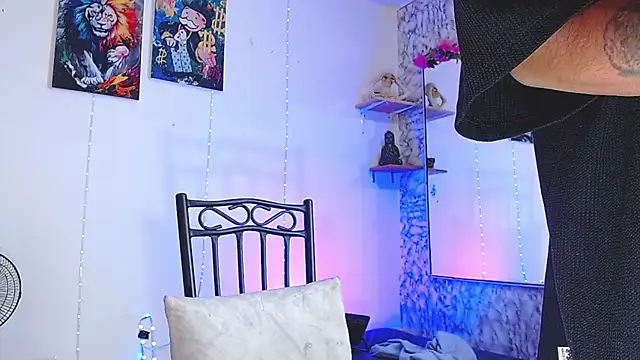 Snapshot of Liam_lee chatting on 10-23-25, 01:43 Liam lee online show from 10-23-25, 01:43