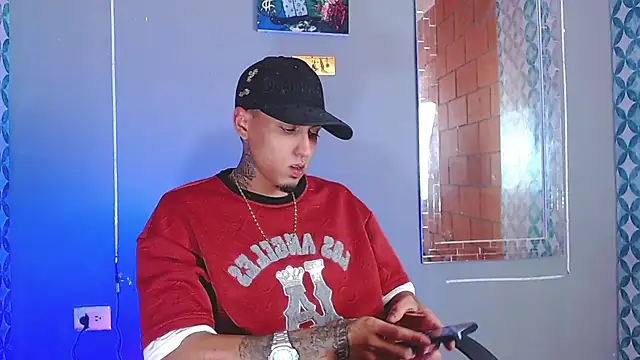 Snapshot of Liam_lee chatting on 07-19-26, 07:06 Liam lee online show from 07-19-26, 07:06