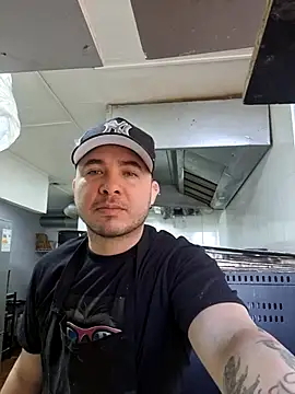 Snapshot of Victorjose3030 chatting on 10-11-25, 06:28 Victorjose3030 online show from 10-11-25, 06:28