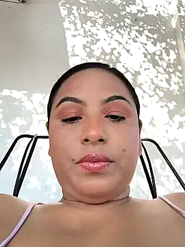 Snapshot of Francesca_ferrari chatting on 01-01-25, 08:58 Francesca ferrari online show from 01-01-25, 08:58