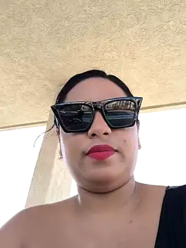 Snapshot of Francesca_ferrari chatting on 02-03-25, 07:42 Francesca ferrari online show from 02-03-25, 07:42