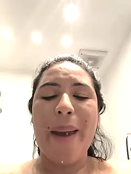 Snapshot of Francesca_ferrari chatting on 02-07-25, 01:25 Francesca ferrari online show from 02-07-25, 01:25