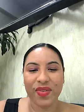 Snapshot of Francesca_ferrari chatting on 03-12-25, 01:25 Francesca ferrari online show from 03-12-25, 01:25